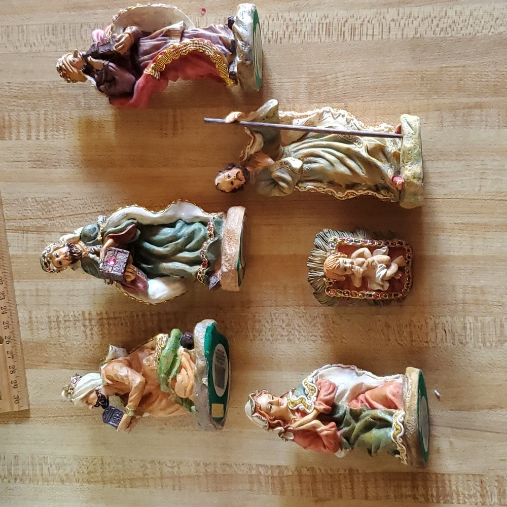 Nativity Set - Picture 2 of 4